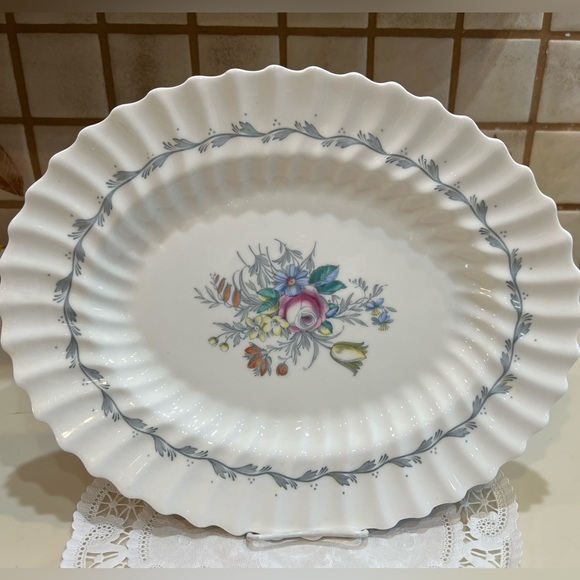 Royal Doulton "Chelsea 🌹 Rose" 🌹 15" Serving Platter - Picture 7 of 8